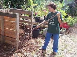 Composting bends can also be made from recycle materials such as pallets. Photo: UF/IFAS